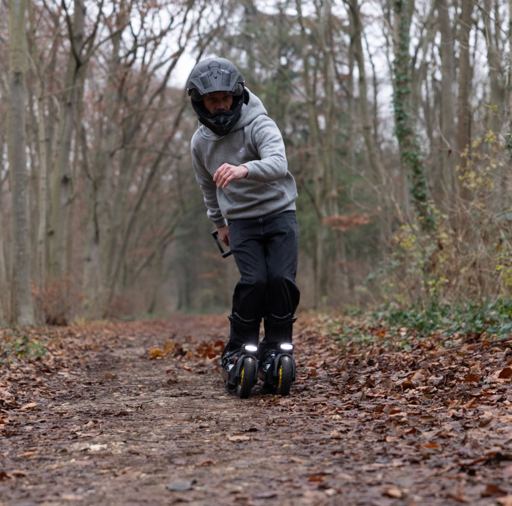 Ce n'est pas de la trottinette ou du roller. C'est du carving.